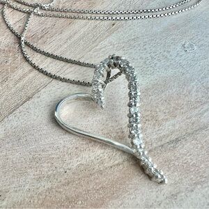 METALSMITHS STERLING 925
“Modern Flair” Heart Pendant (with original chain)